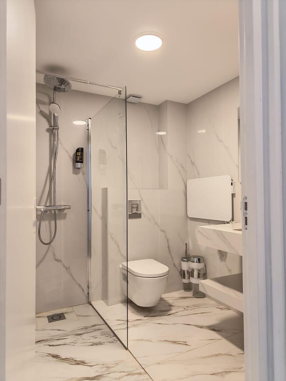 Shower, Toilet, Bathroom, bidet, towels
