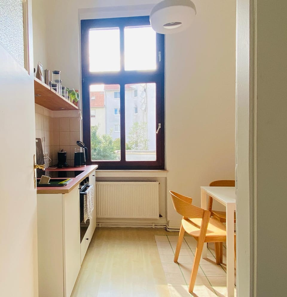 Kitchen or kitchenette, Dining area, oven, stove