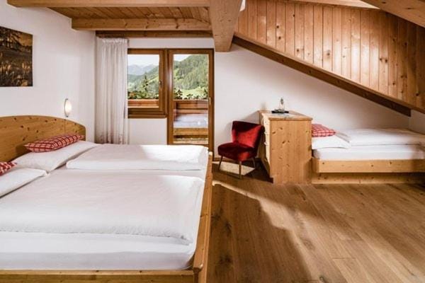 Balcony/Terrace, Photo of the whole room, Bedroom, locker