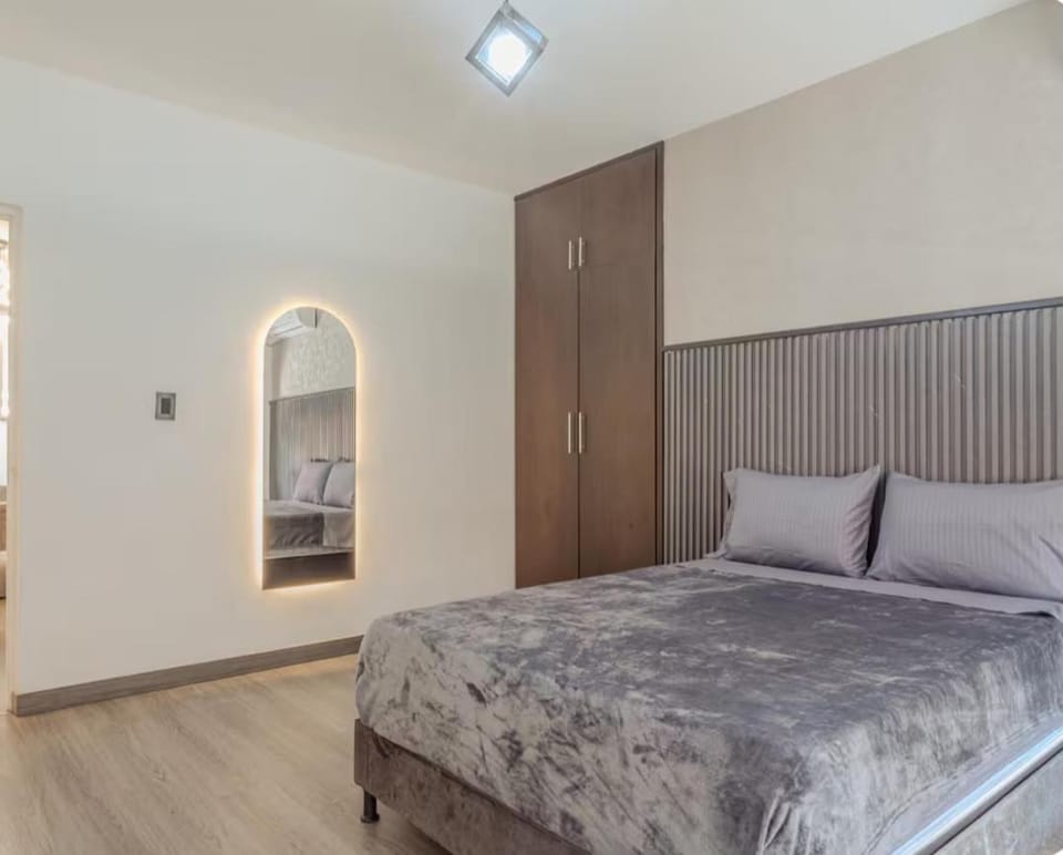Espectacular duplex con jacuzzi 5 habitaciones, 5 baños Provenza, Medellin Apartment in Envigado