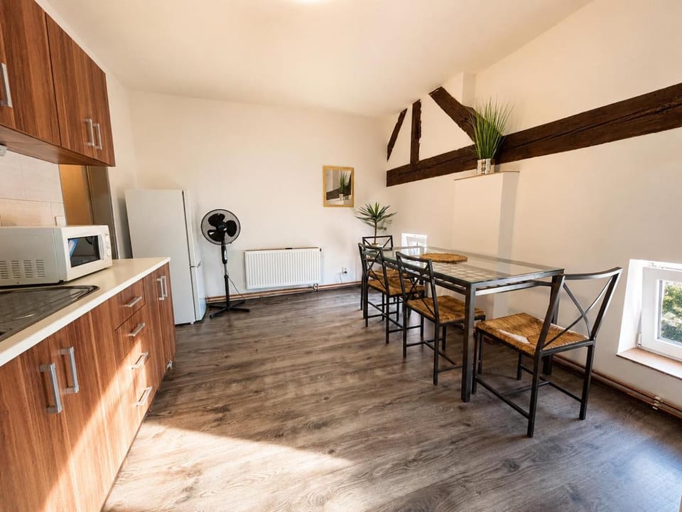 Kitchen or kitchenette, Seating area, Dining area, oven, stove