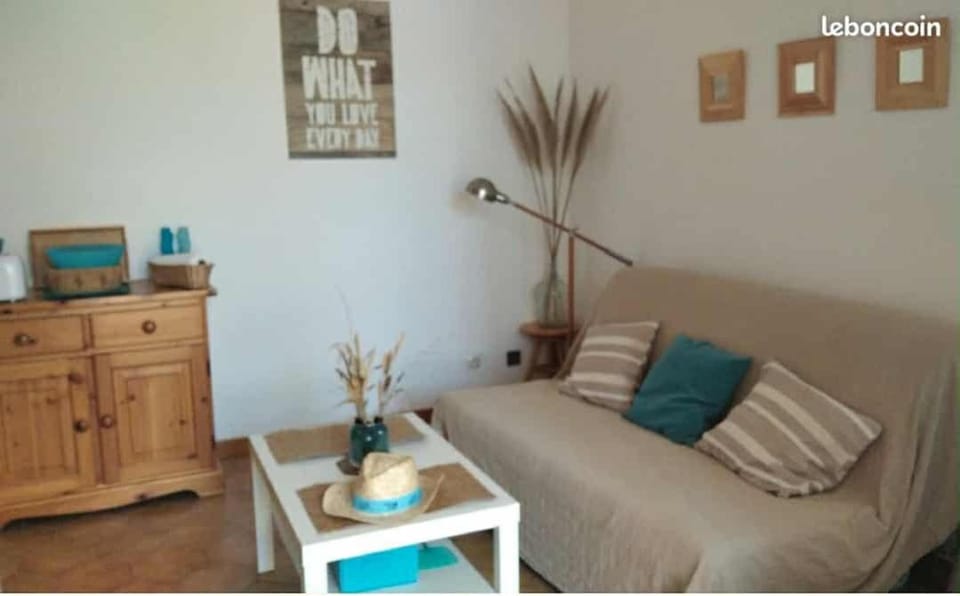 Studio cabine jardin Cabin in Hyères