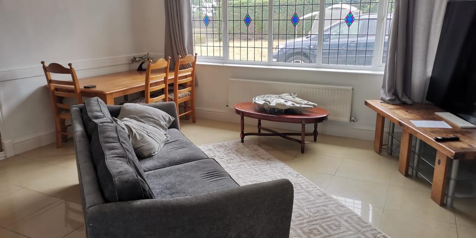 2 Bedroom apartment within 25 minutes of Chester Apartment in Wales