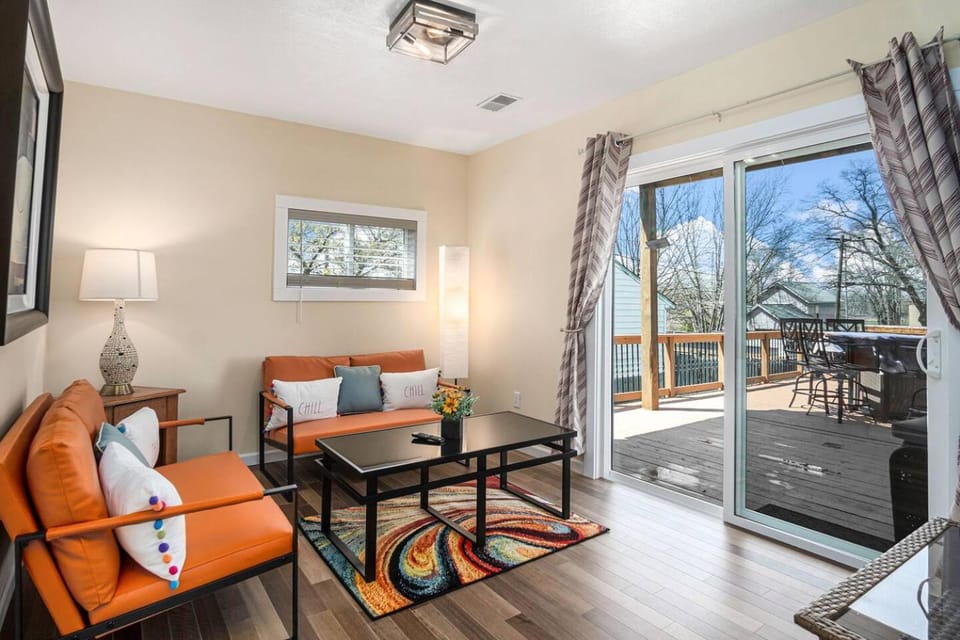 Modern, charming, family retreat. Great location House in Muskegon