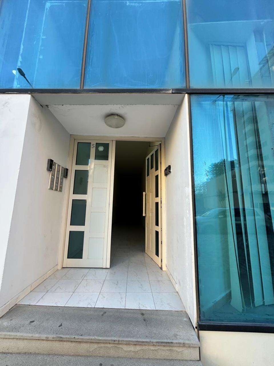 Facade/entrance