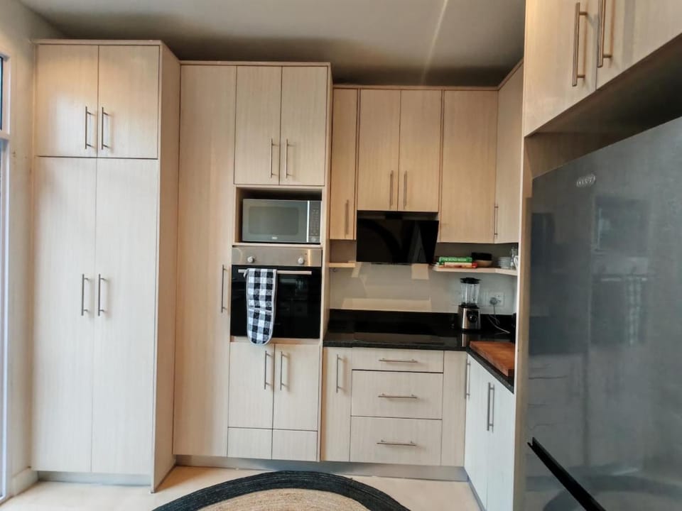 Velis - Spacious central 3bed with AC & workspace Apartment in Sea Point