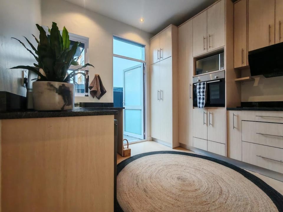 Velis - Spacious central 3bed with AC & workspace Apartment in Sea Point