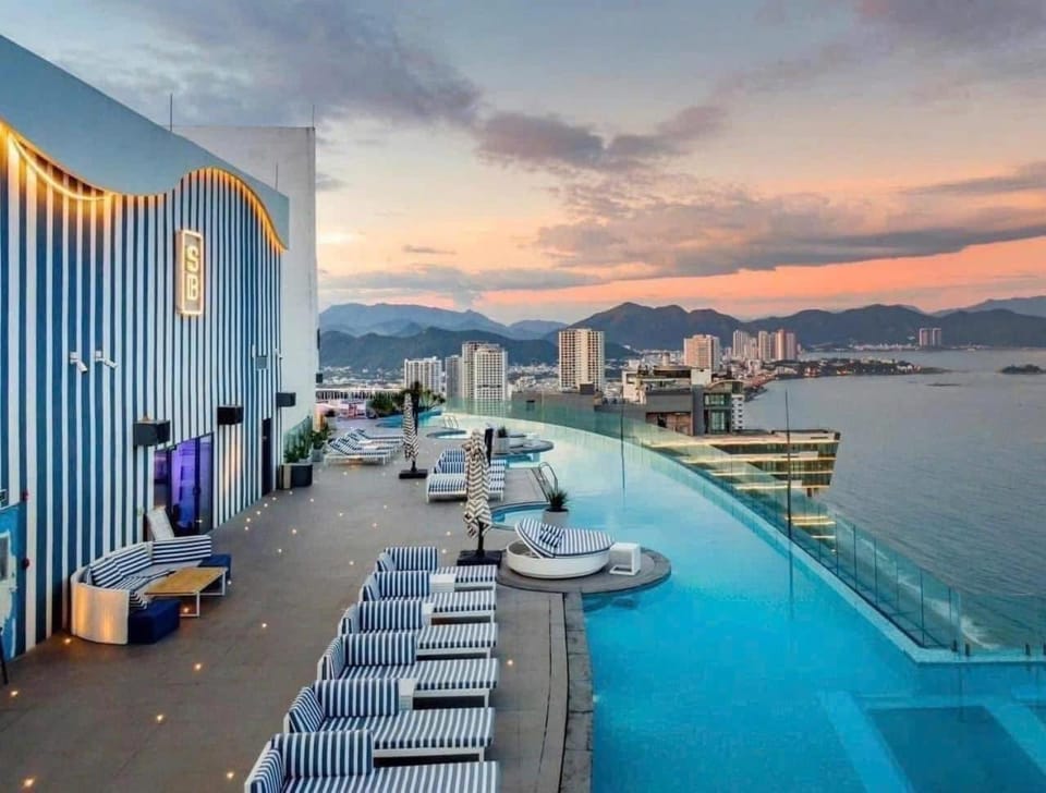 Day, Natural landscape, Balcony/Terrace, Pool view, Sea view, Swimming pool, sunbed