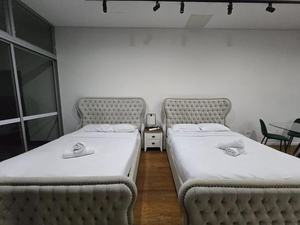 Camperdown two bed Close to bus stop and SYD CBD Apartment in Sydney