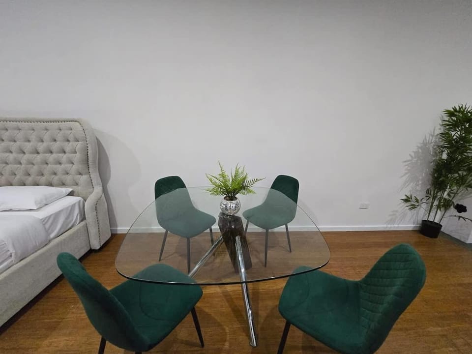 Camperdown two bed Close to bus stop and SYD CBD Apartment in Sydney