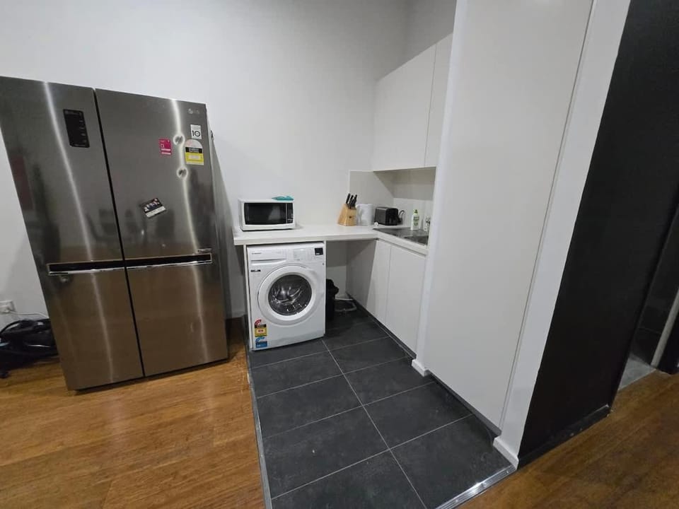 Camperdown two bed Close to bus stop and SYD CBD Apartment in Sydney