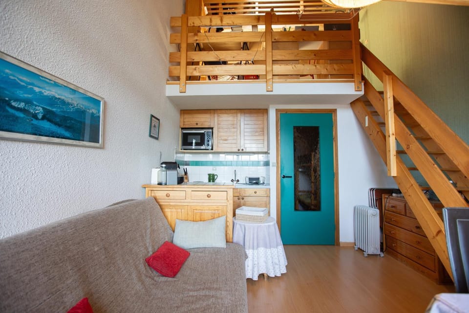 Bed, Kitchen or kitchenette, Dining area