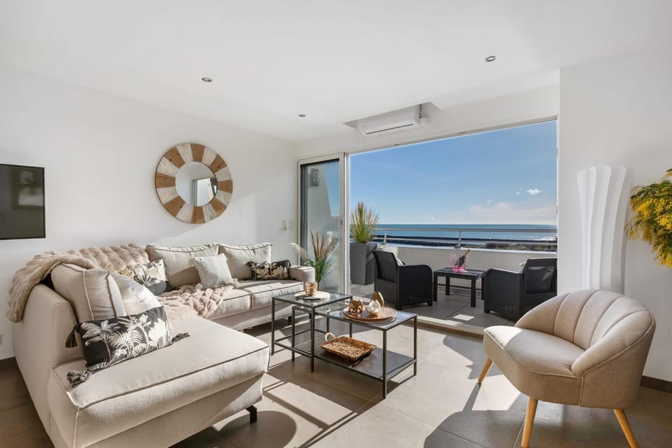 Natural landscape, Balcony/Terrace, Sea view