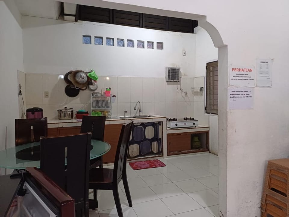 Kitchen or kitchenette, kitchen