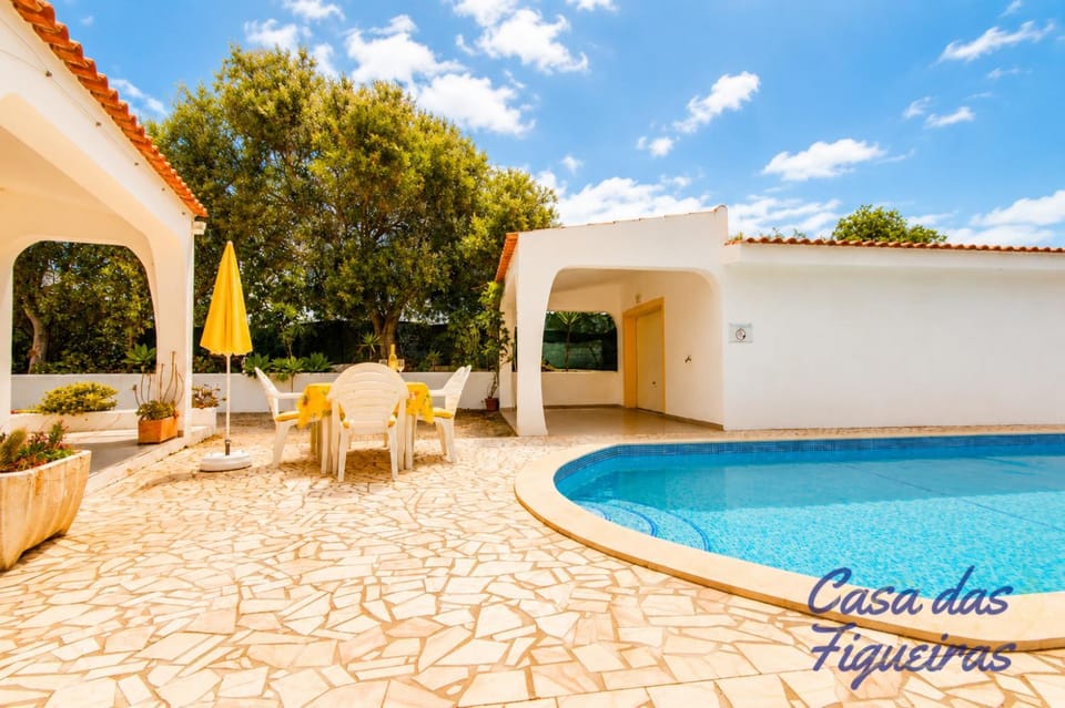 Patio, Day, Pool view, Swimming pool, sunbed