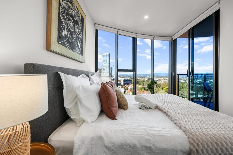 Bed, Bedroom, City view, City view, Street view, Street view, Quiet street view