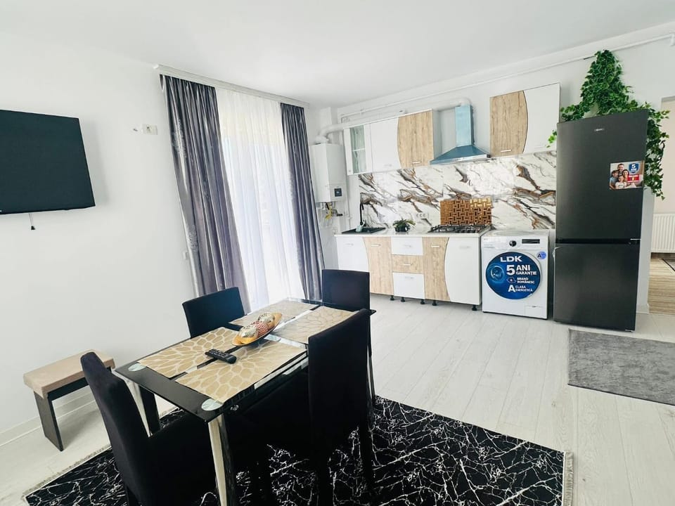 Black and White Apartaments Apartment in Constanța County