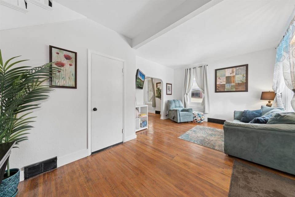 4BR Home Across from Como Lake - Evergreen House in Saint Paul