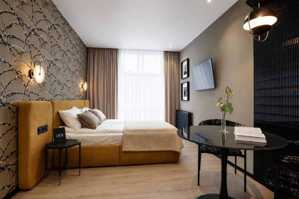 Bed, TV and multimedia, Bedroom