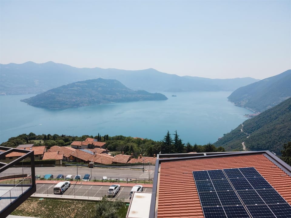 Day, Neighbourhood, Natural landscape, Bird's eye view, Lake view, Mountain view