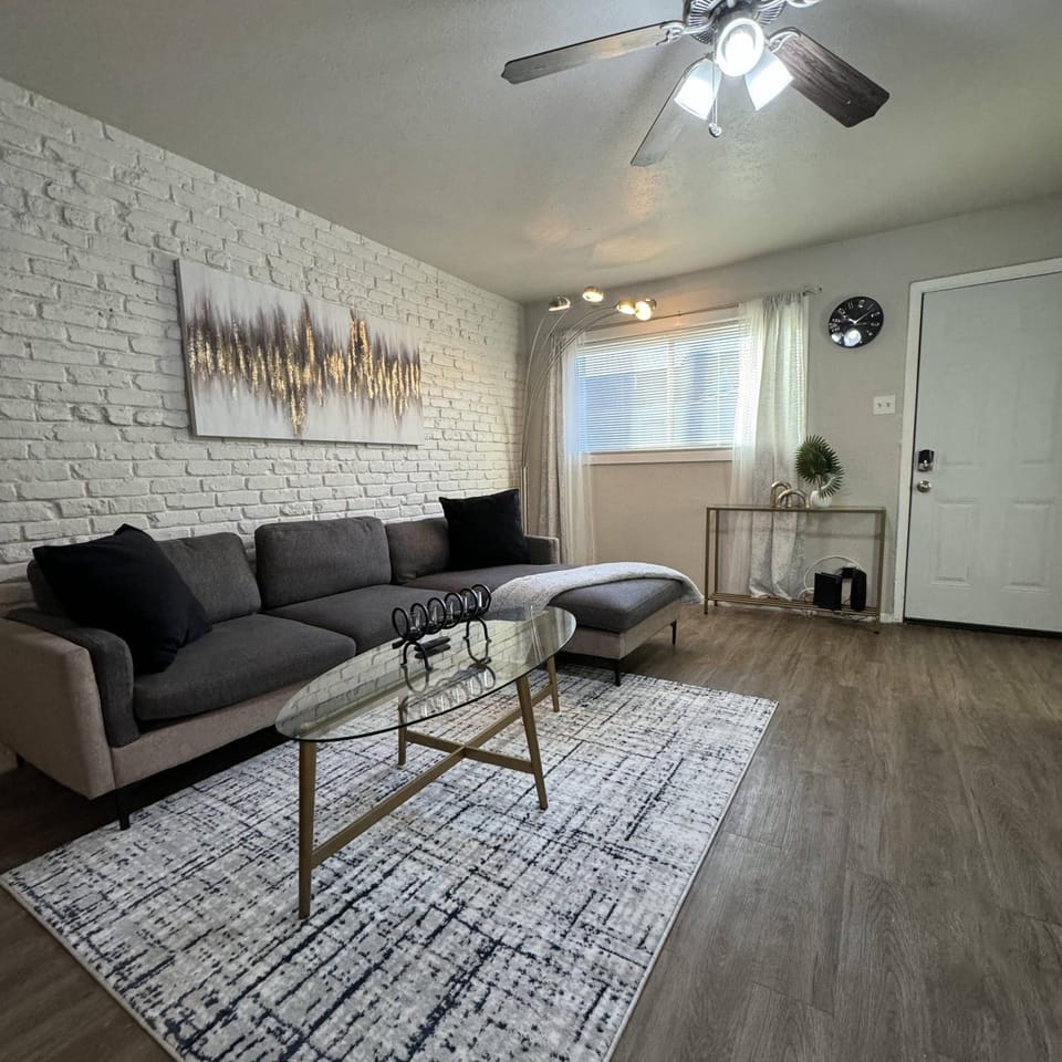 CL Dallas J1 Apartment in Dallas