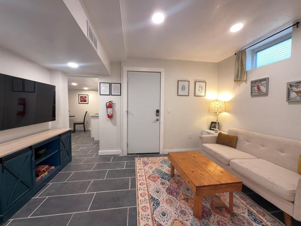 Private Garden Apartment Across from Como Lake - Rowan Apartment in Saint Paul