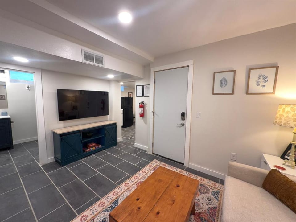 Private Garden Apartment Across from Como Lake - Rowan Apartment in Saint Paul