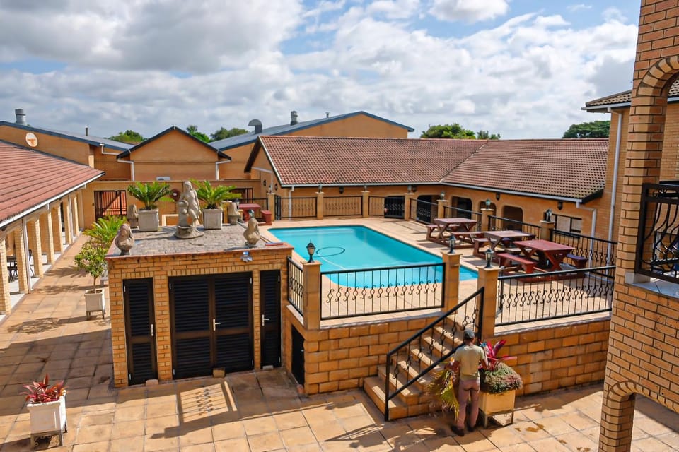 Property building, Balcony/Terrace, Swimming pool