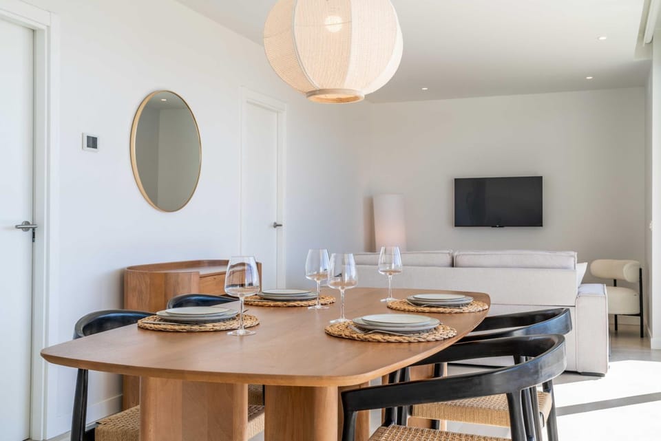 TV and multimedia, Seating area, Dining area