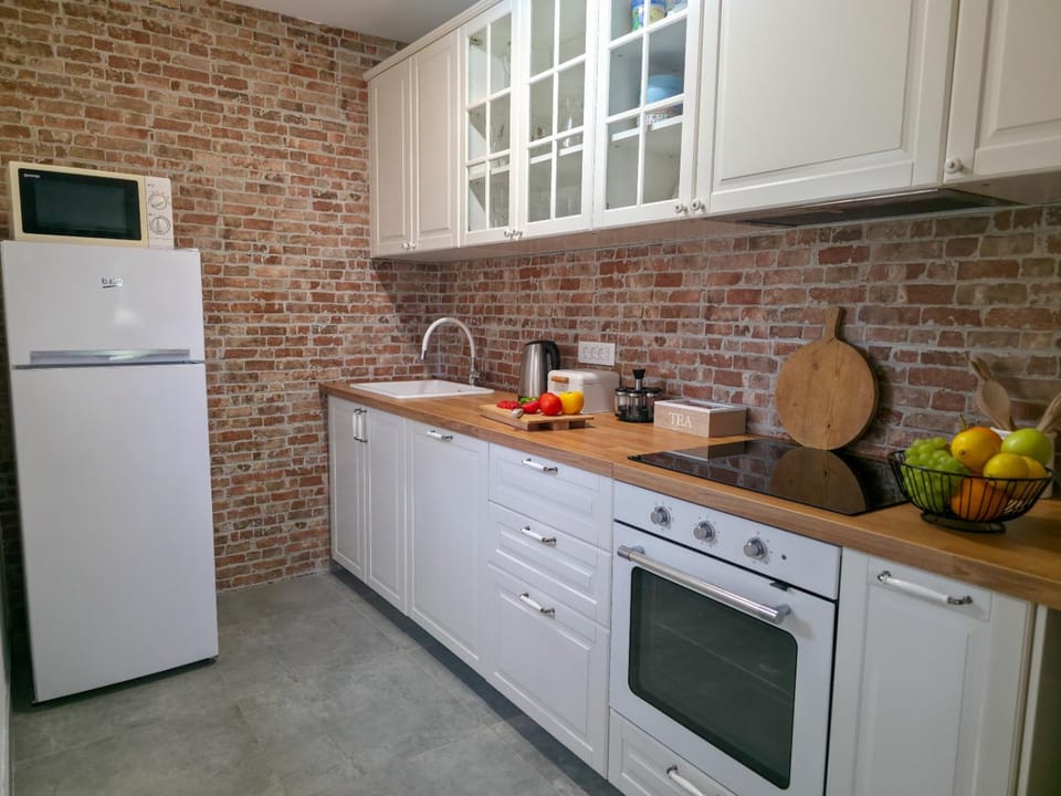 dishwasher, microwave, oven, stove, kitchen