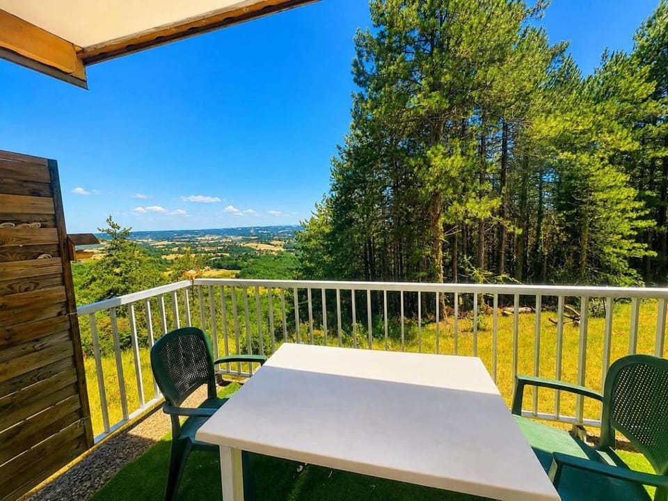 Le Chalet Belvédère, Piscine et Vue Panoramique Chalet in Nouvelle-Aquitaine