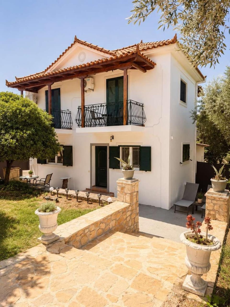 Patio, Facade/entrance, Garden, Balcony/Terrace