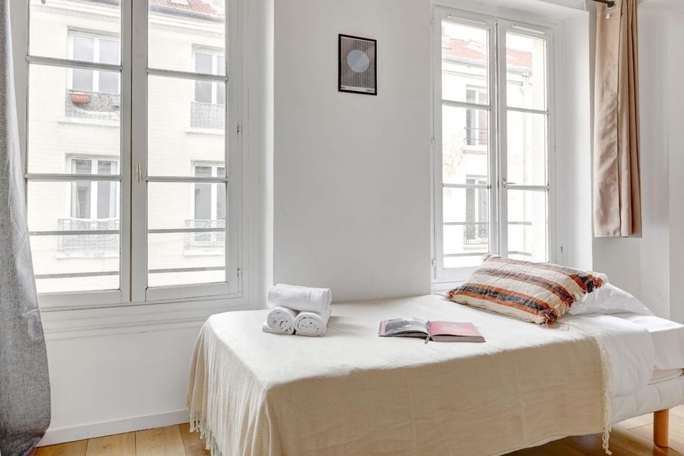 Property building, Bed, towels
