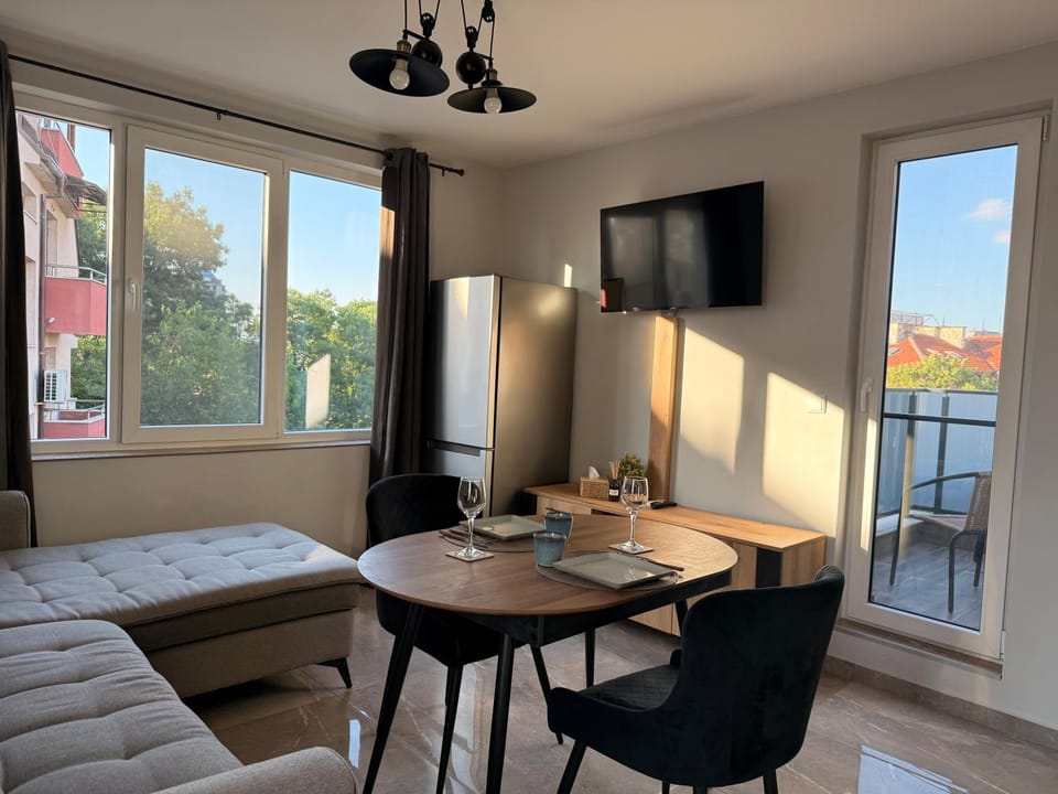 Living room, Dining area, kitchen