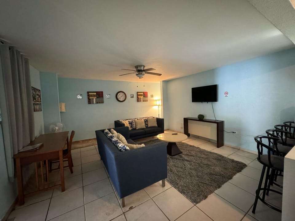 Flamboyanes Stays, 2BR 1BA Up to 10 Guests Near Bacardi Apartment in Puerto Rico