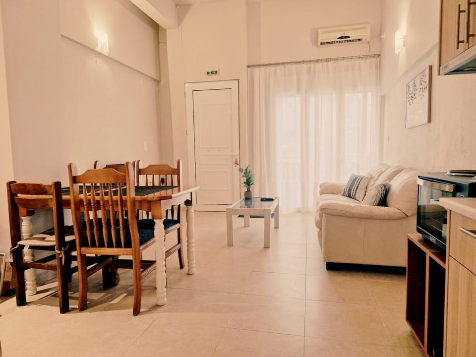 Living room, Seating area, Dining area, air conditioner