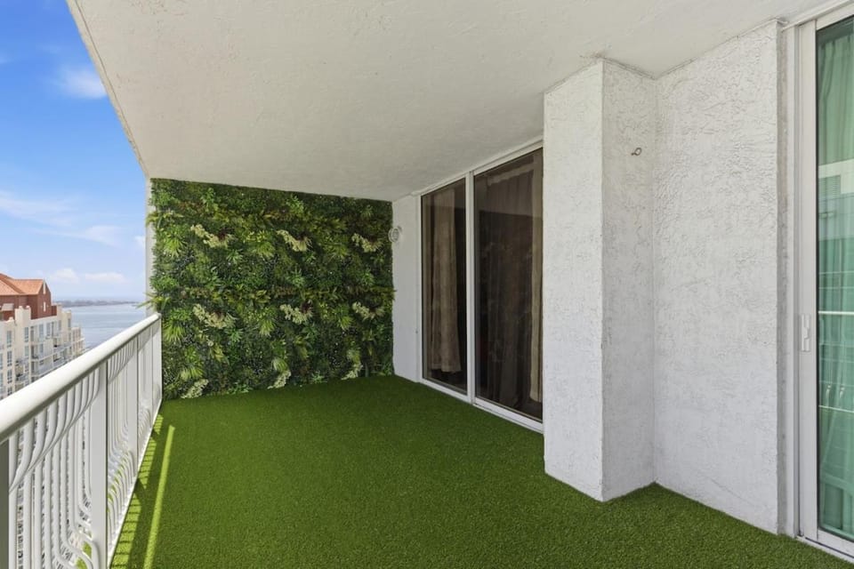 Modern 42nd-Floor Penthouse in Heart of Brickell Apartment in Brickell