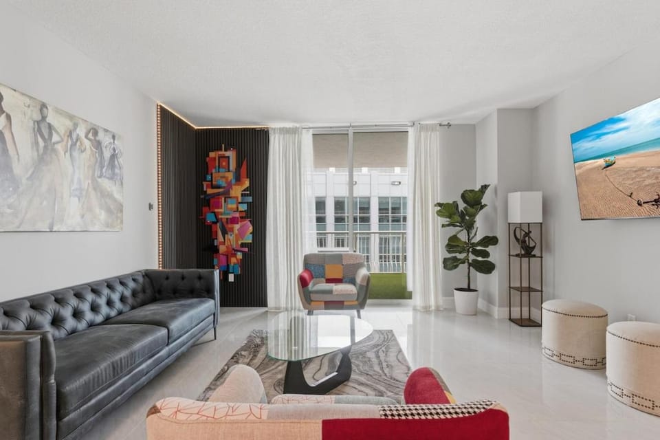 Modern 42nd-Floor Penthouse in Heart of Brickell Apartment in Brickell