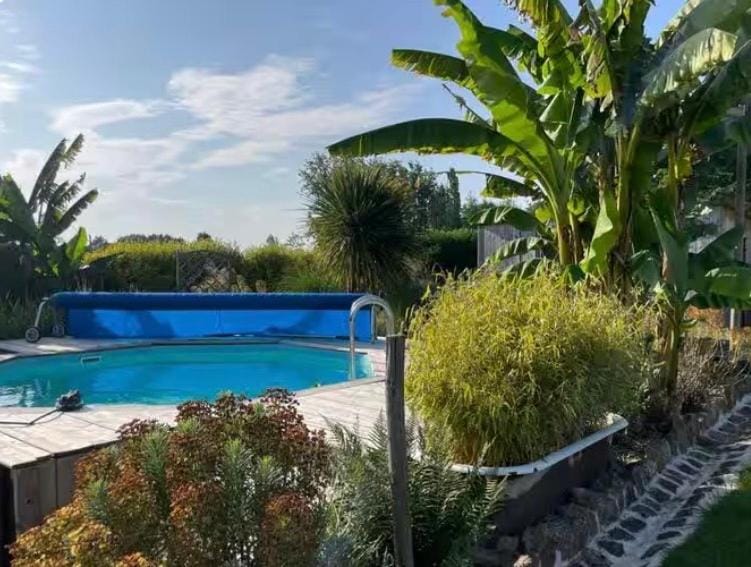 Chambre atypique Retour en Enfance Bed and Breakfast in Brittany