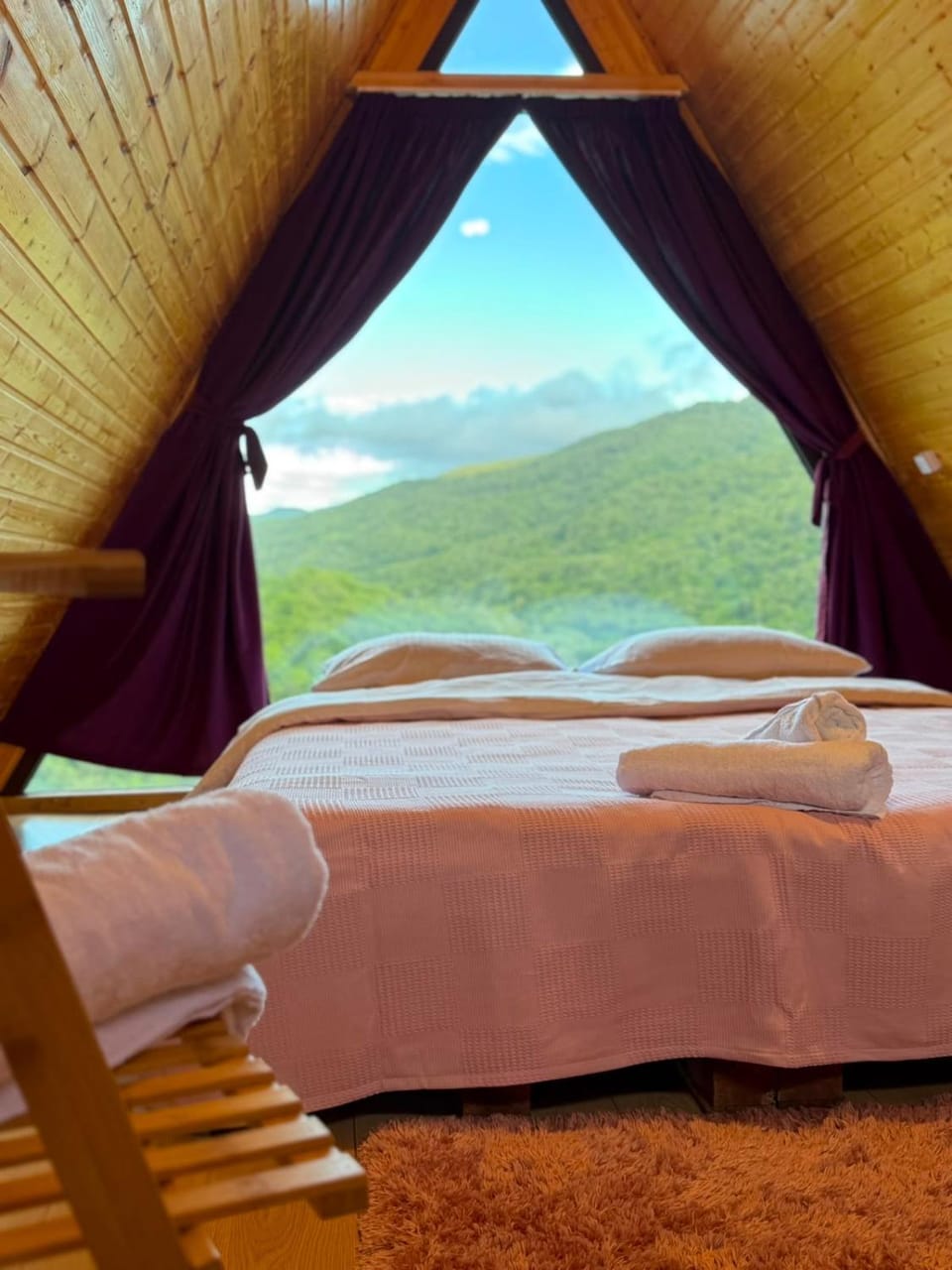 Mtis qokhi Twins Nature lodge in Georgia
