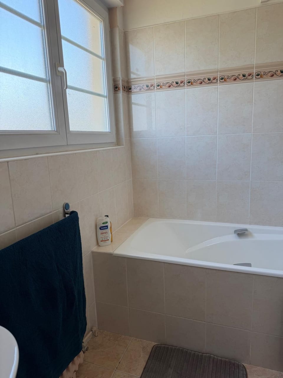 Great location next to a park and downtown, well-equipped Apartment in Normandy