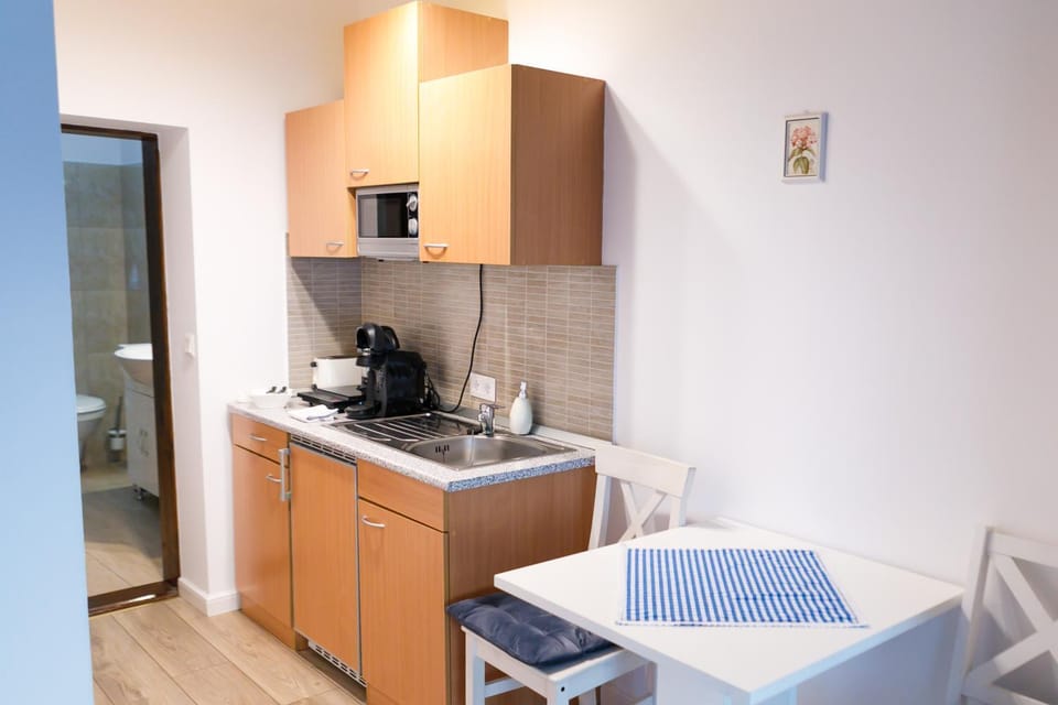 Coffee/tea facilities, Dining area, minibar, stove, toaster