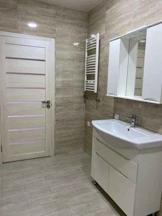 Большая квартира в центре,3 кондиционера 2 туалета, 3 TV Apartment in Chișinău
