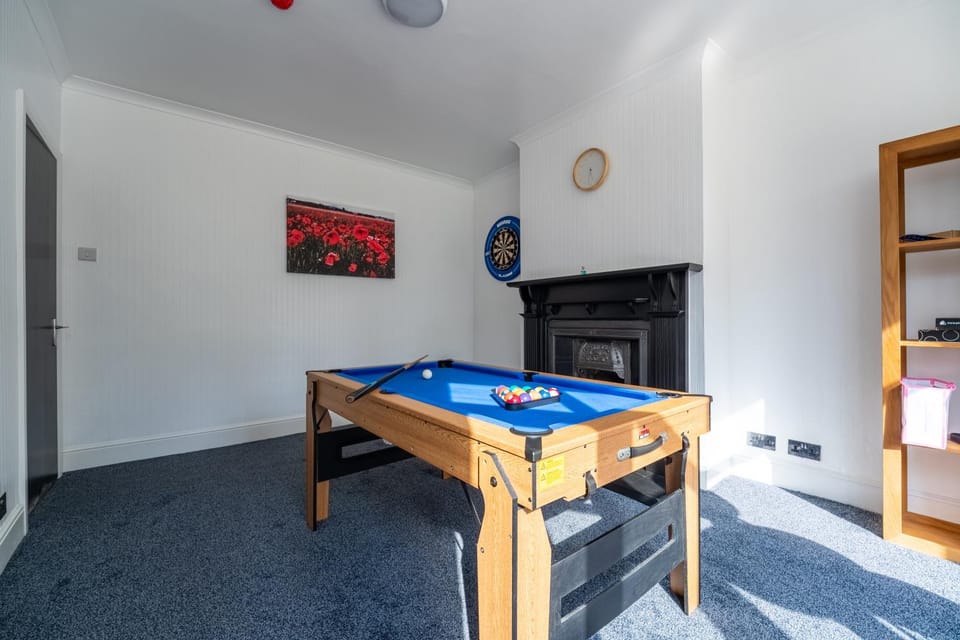 Darts, Game Room
