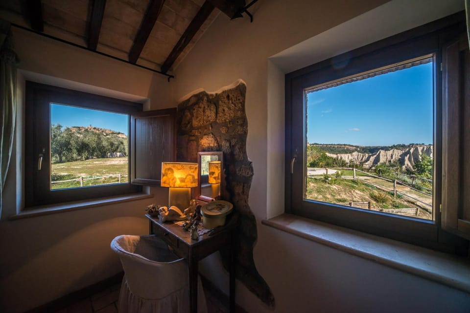 Bedroom, Landmark view, Pool view