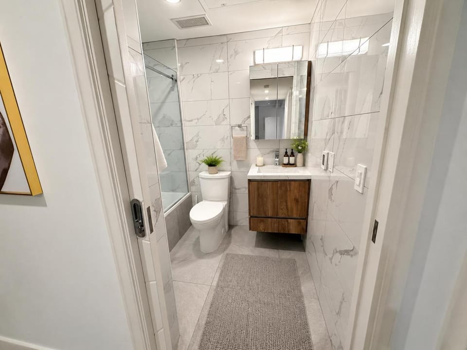 Downtown Vancouver 2BR with City Comfort Apartment in Vancouver