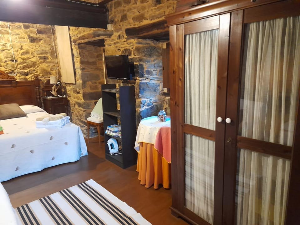 Bed, Photo of the whole room, Bedroom, wardrobe
