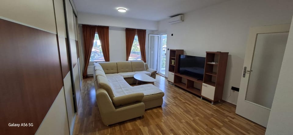 Communal lounge/ TV room, TV and multimedia, Living room, Evening entertainment