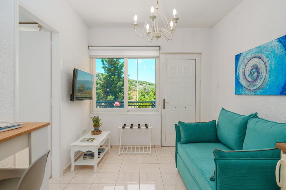 TV and multimedia, Seating area, Evening entertainment, Mountain view, Sea view
