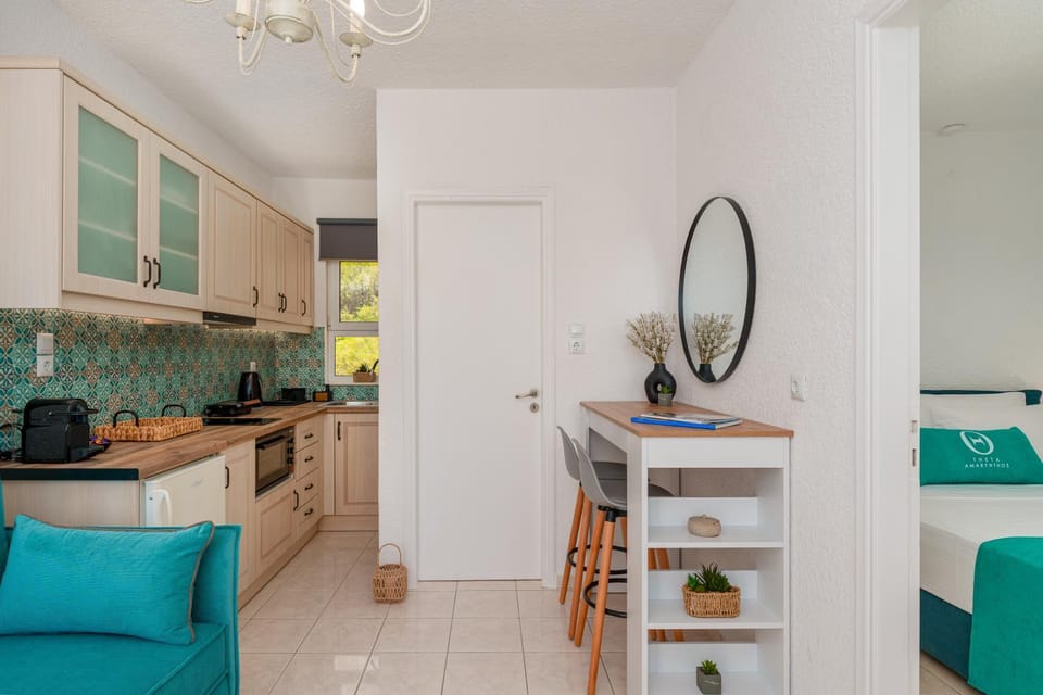 Kitchen or kitchenette, oven, stove
